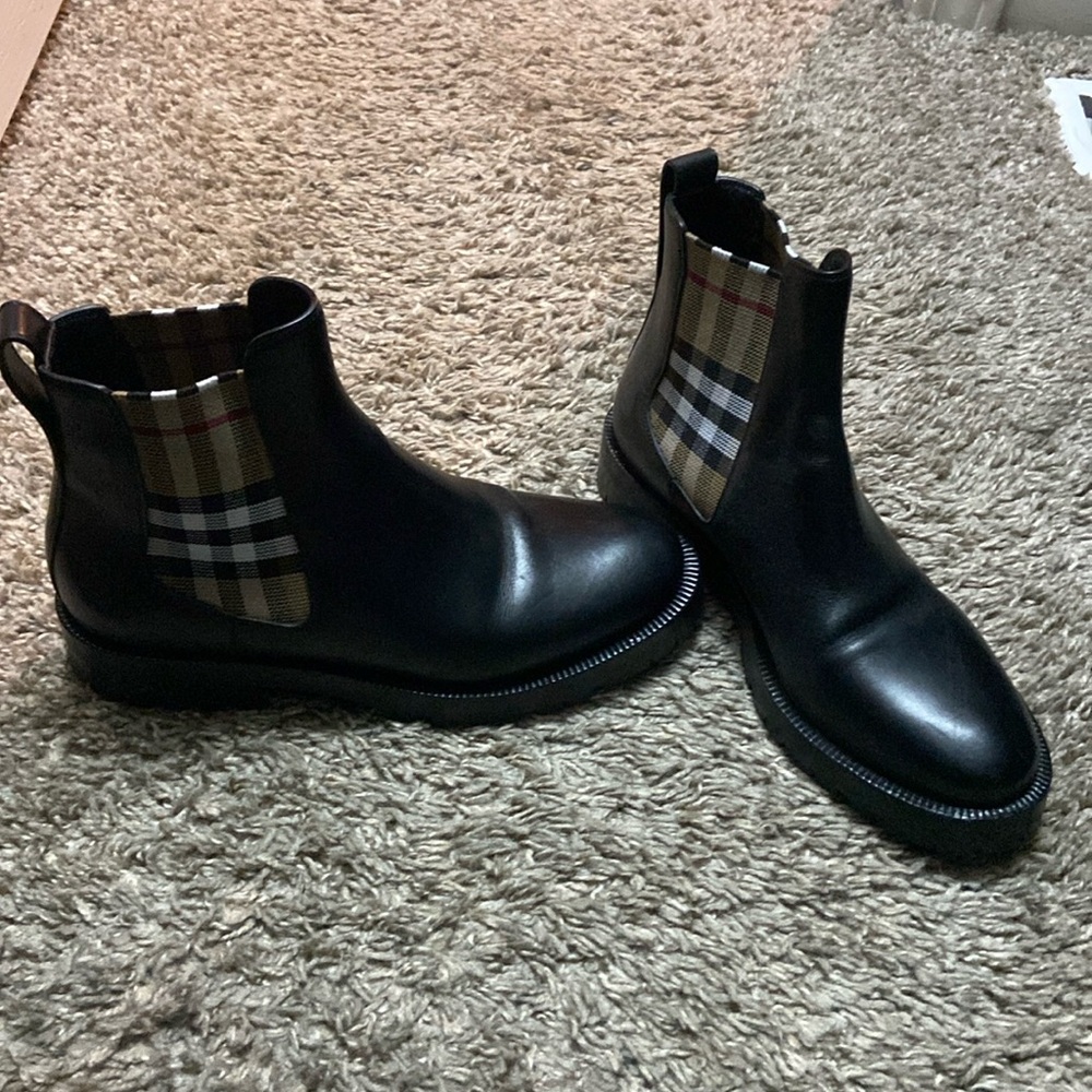 Burberry house check calf leather pattern Chelsea boots
